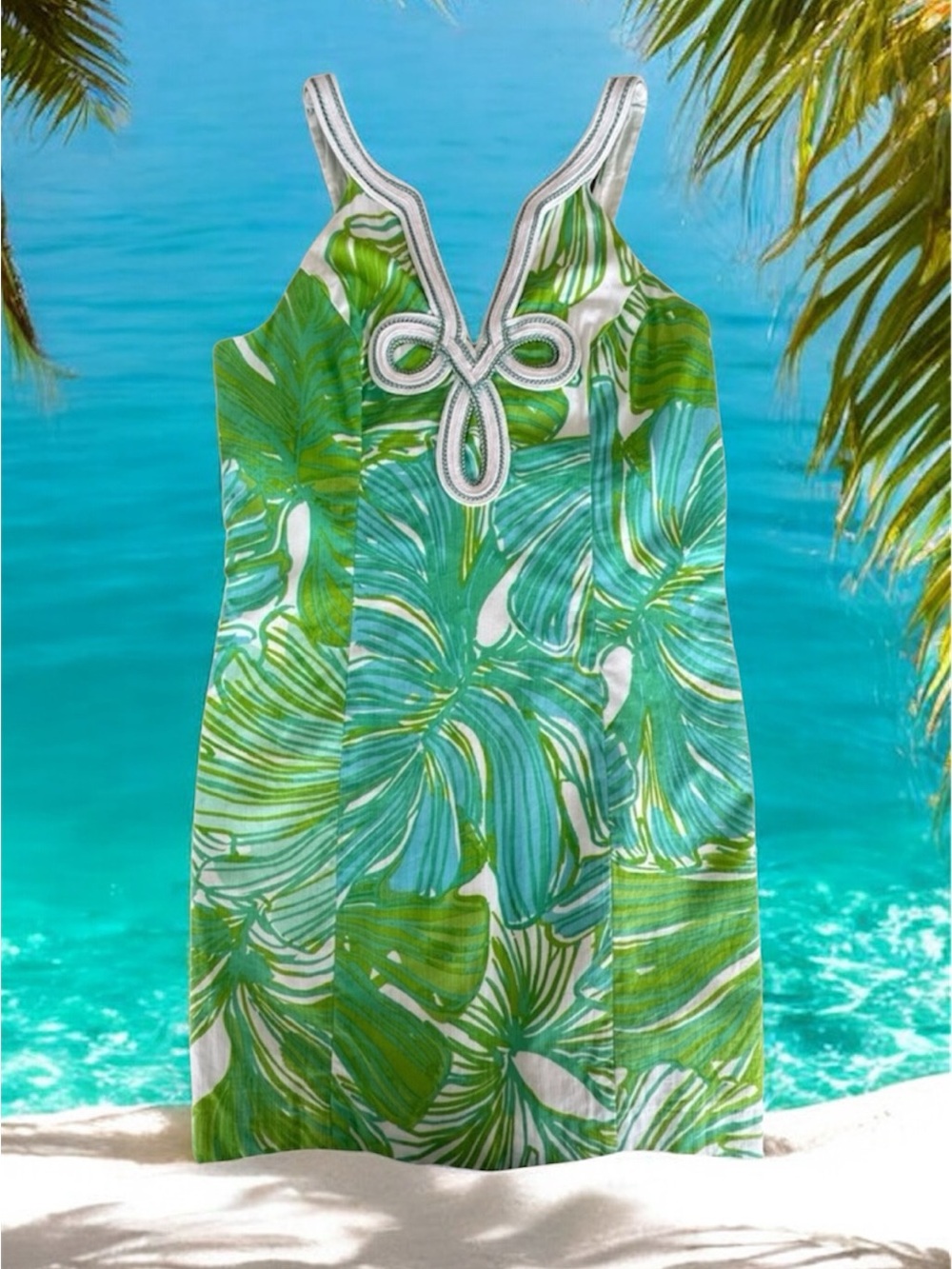 Lilly Pulitzer Pink Logo Tag on Light Green Fabric